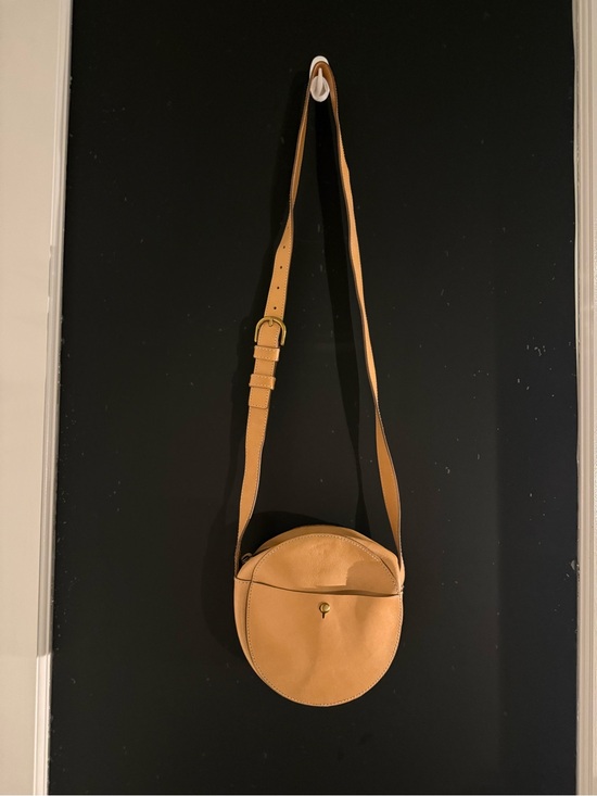 Madewell Handbags - Madewell Tan Round Leather Crossbody Bag